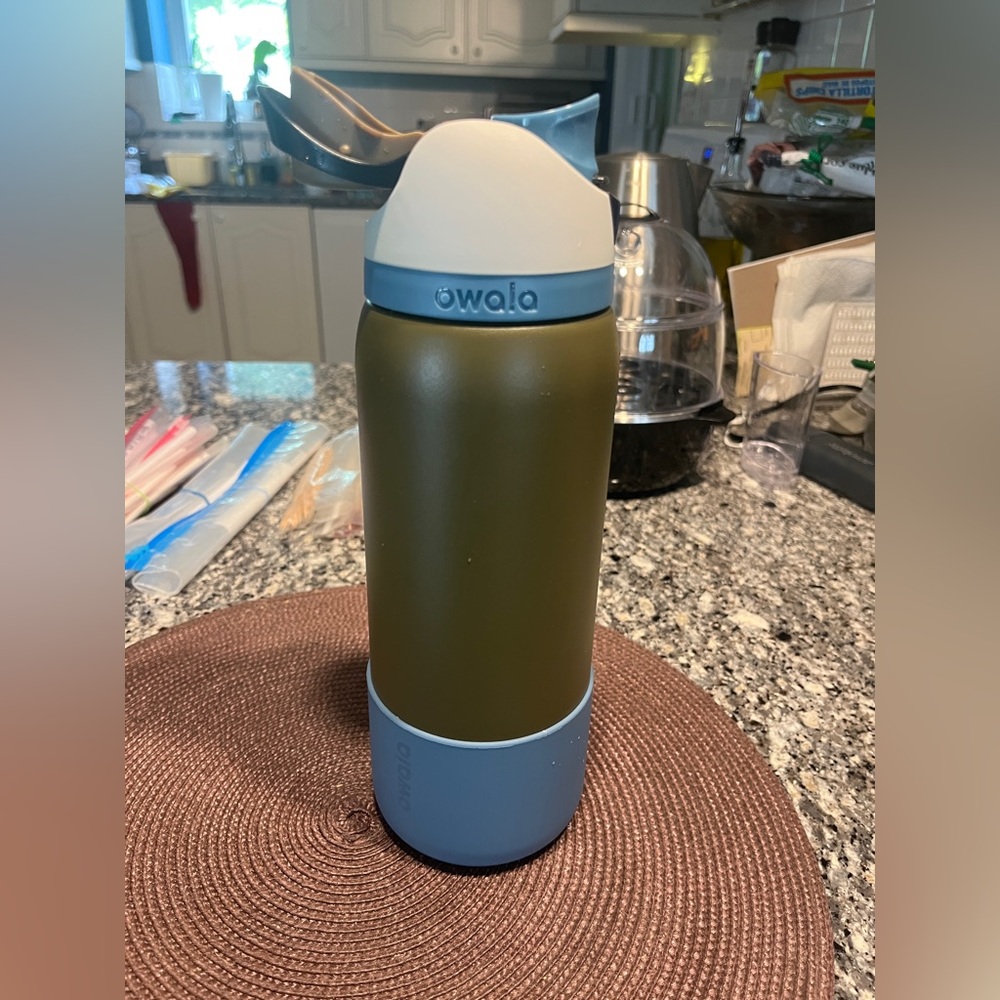 Owala Freesip 32 oz in DISCONTINUED Color